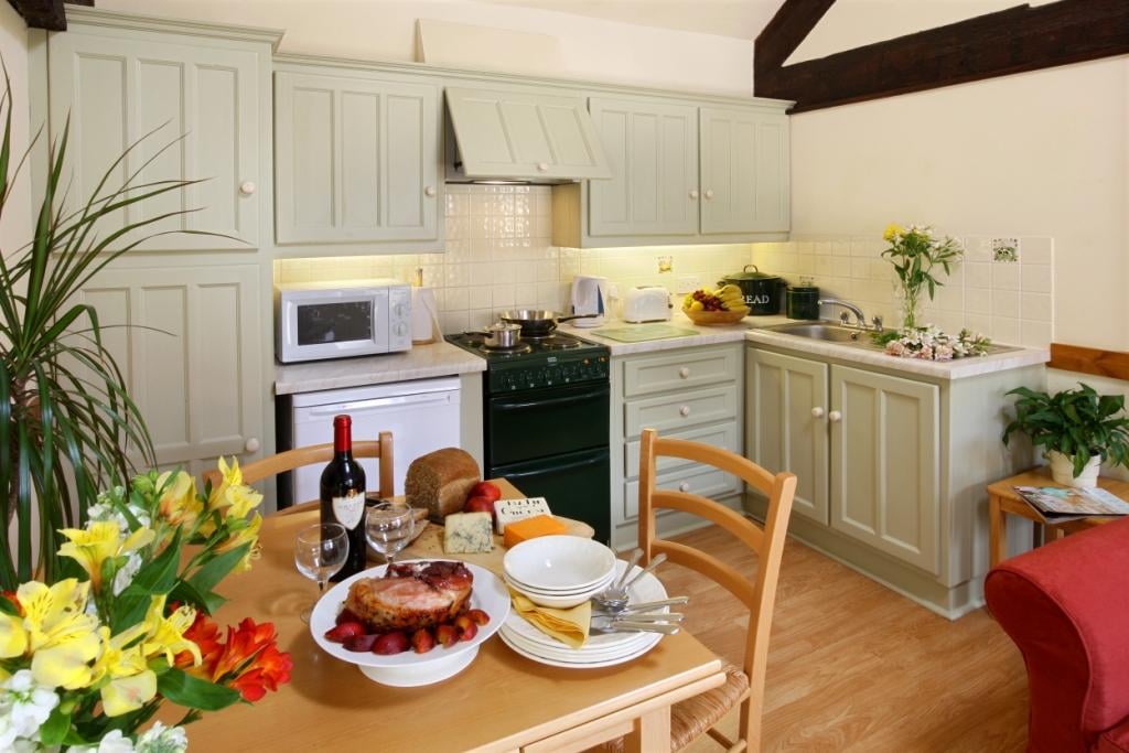 Hayleaze Cottage Kitchen/Dining Area